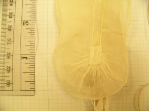 How did they get that ruffle to lay so easily around that tight a turn? 